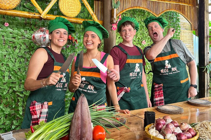 Partecipa a un corso di cucina vietnamita, visita il mercato e fai un giro in barca cesta a Hoi An, foto 38 | wizardtrip