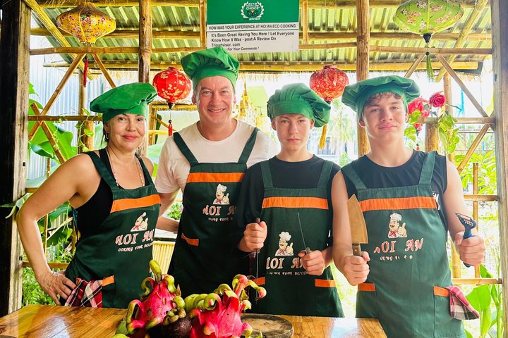 Partecipa a un corso di cucina vietnamita, visita il mercato e fai un giro in barca cesta a Hoi An, foto 39 | wizardtrip
