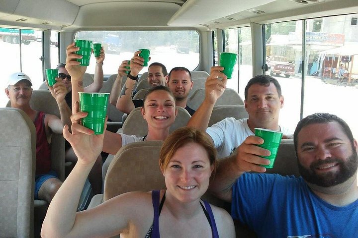 Opplev spenningen ved Damajagua-fossene med hopp, sklier og en dominikansk fest, med avgang fra Puerto Plata cruisehavner, foto 6 | wizardtrip