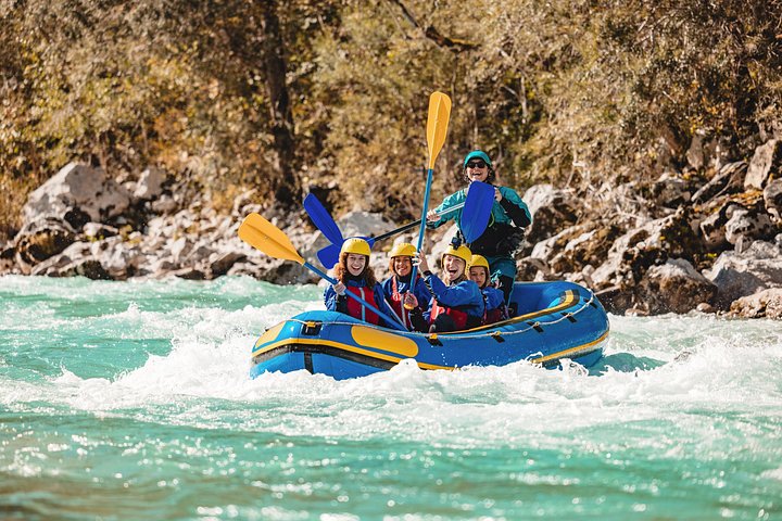 Aventure de rafting en eaux vives sur la rivière Soča émeraude à Bovec, Slovénie, photo 7 | wizardtrip