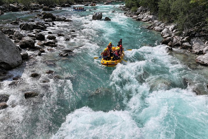 Aventure de rafting en eaux vives sur la rivière Soča émeraude à Bovec, Slovénie, photo 8 | wizardtrip