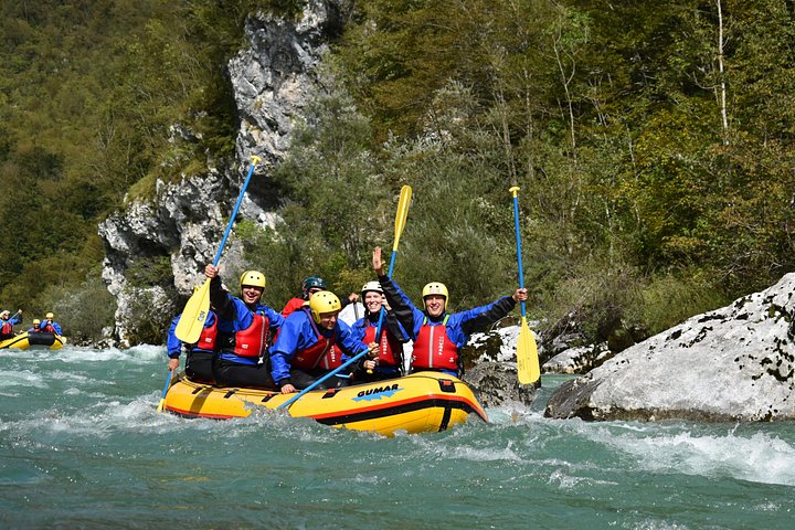 Aventure de rafting en eaux vives sur la rivière Soča émeraude à Bovec, Slovénie, photo 9 | wizardtrip