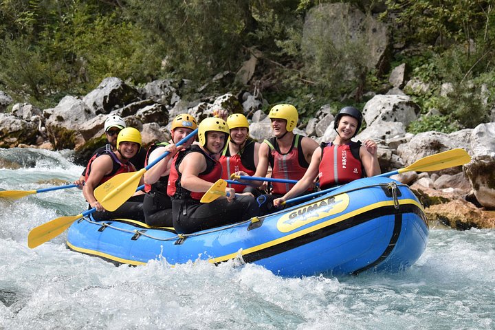Aventure de rafting en eaux vives sur la rivière Soča émeraude à Bovec, Slovénie, photo 11 | wizardtrip