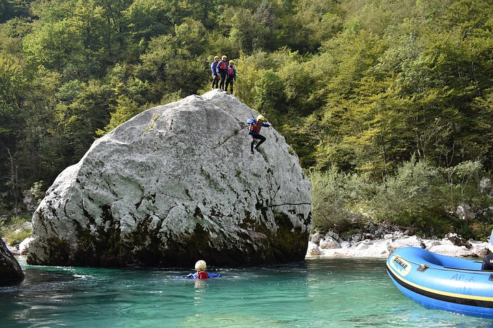 Aventure de rafting en eaux vives sur la rivière Soča émeraude à Bovec, Slovénie, photo 12 | wizardtrip