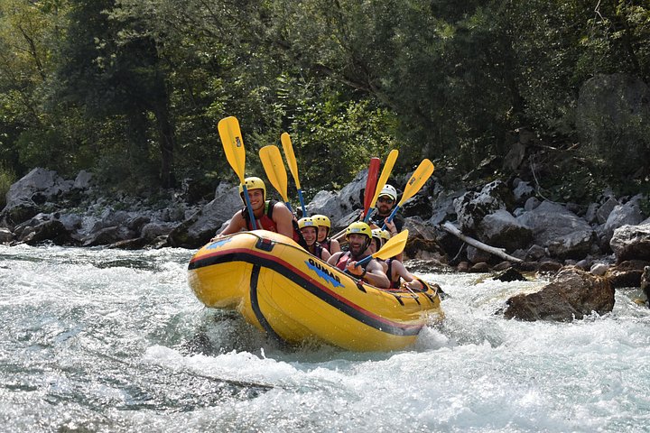 Aventure de rafting en eaux vives sur la rivière Soča émeraude à Bovec, Slovénie, photo 13 | wizardtrip