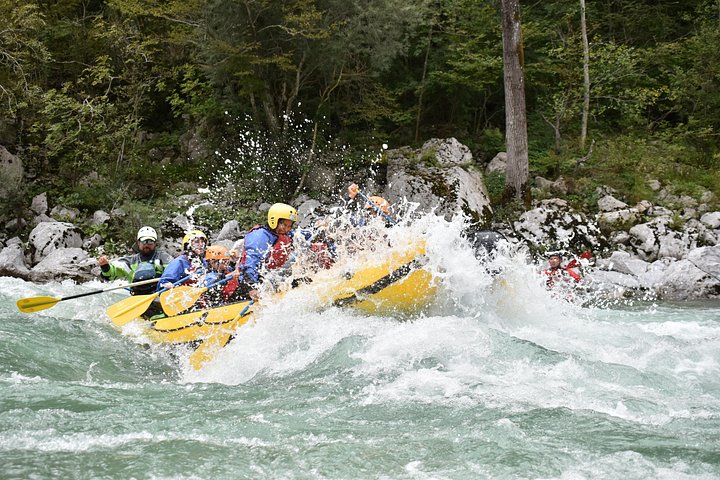 Aventure de rafting en eaux vives sur la rivière Soča émeraude à Bovec, Slovénie, photo 16 | wizardtrip