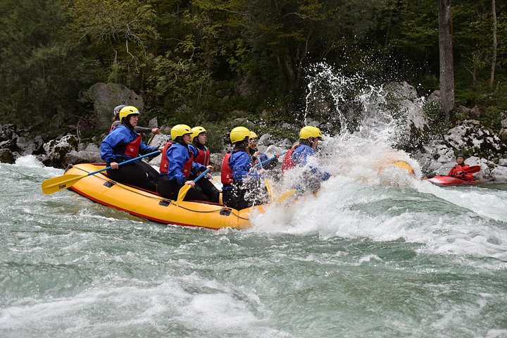 Aventure de rafting en eaux vives sur la rivière Soča émeraude à Bovec, Slovénie, photo 17 | wizardtrip