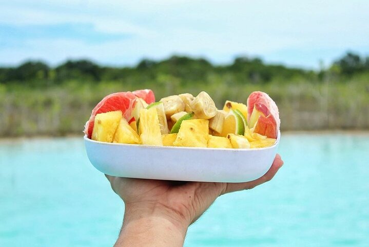 Zeilboottour op Bacalars Lagune van Zeven Kleuren, Mexico, met bezoek aan cenotes en eilanden, foto 6 | wizardtrip