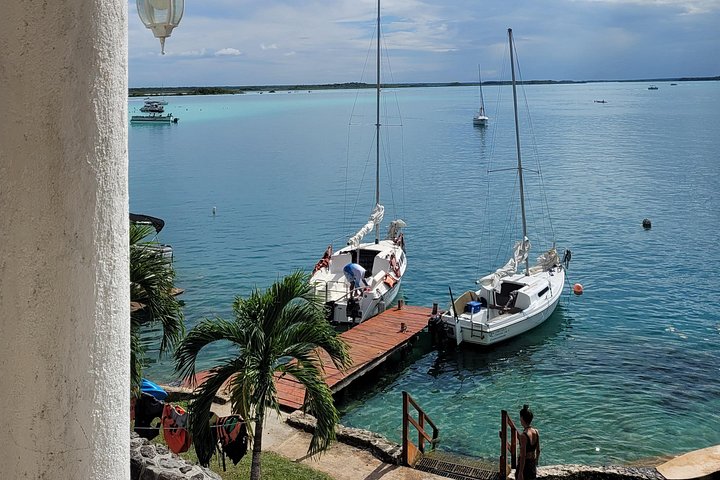 Passeio privativo de veleiro na Lagoa de Bacalar, México, com natação e vistas panorâmicas, foto 6 | wizardtrip