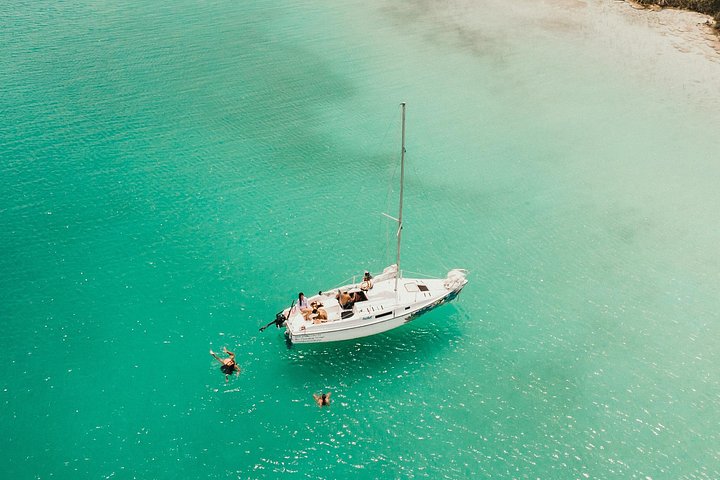 Passeio privativo de veleiro na Lagoa de Bacalar, México, com natação e vistas panorâmicas, foto 7 | wizardtrip