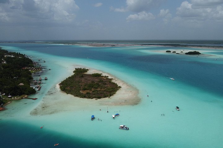 Nyd en naturskøn pontonbådstur på Bacalar-lagunen, Mexico, med cenoter og øer, foto 6 | wizardtrip