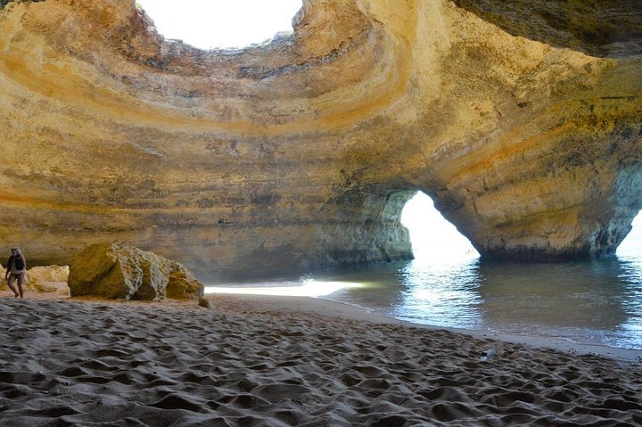 Tour en barco explorando las cuevas del Algarve y buscando delfines cerca de Albufeira, Portugal, foto 8 | wizardtrip