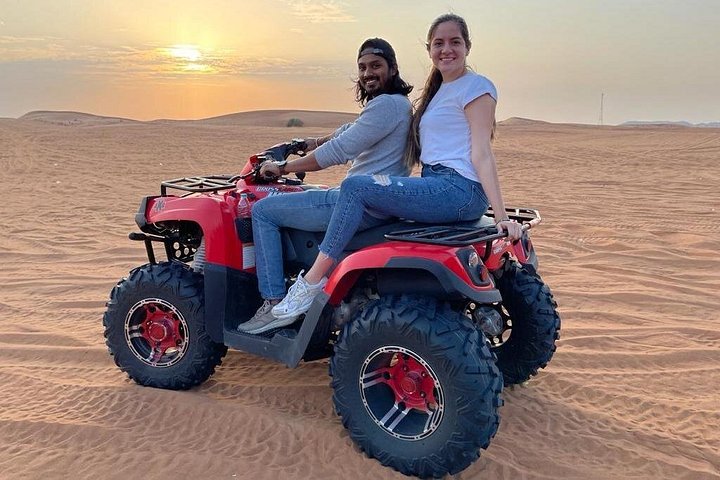 Oplev en spændende ørkensafari i Dubai med dune bashing, quad biking, kamelridt og kulturelle shows, foto 7 | wizardtrip