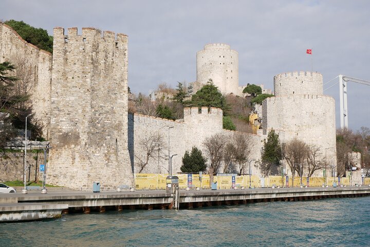 イスタンブールのボスポラス海峡クルーズ、水上から象徴的なランドマークと街のスカイラインを紹介、写真16 | wizardtrip