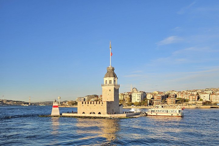 イスタンブールのボスポラス海峡クルーズ、水上から象徴的なランドマークと街のスカイラインを紹介、写真24 | wizardtrip