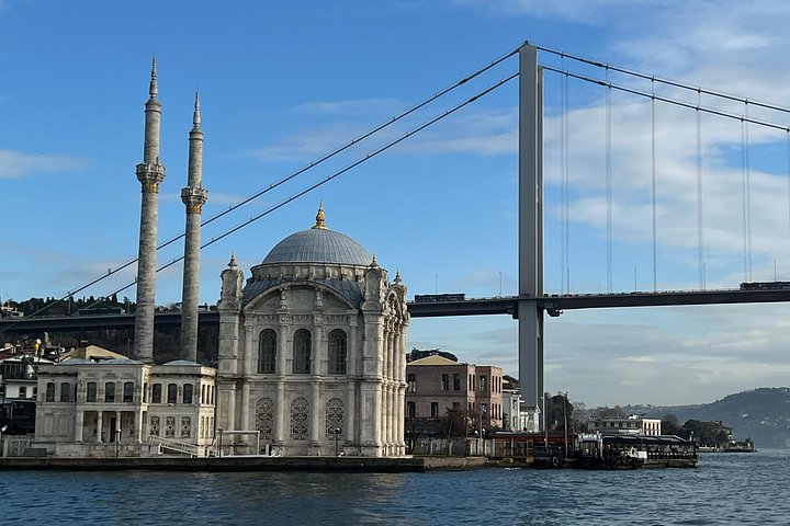 イスタンブールのボスポラス海峡クルーズ、水上から象徴的なランドマークと街のスカイラインを紹介、写真28 | wizardtrip