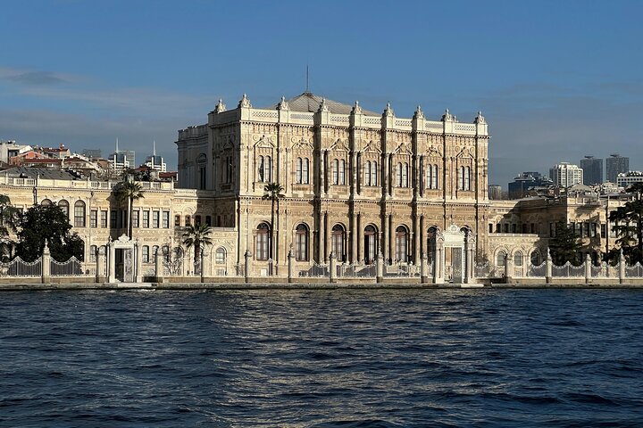 イスタンブールのボスポラス海峡クルーズ、水上から象徴的なランドマークと街のスカイラインを紹介、写真29 | wizardtrip