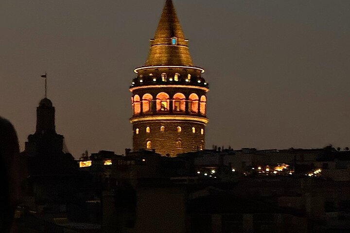 Naturskønt bådkrydstogt på Istanbuls Bosporus-stræde, der viser ikoniske vartegn, foto 24 | wizardtrip