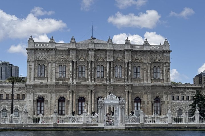 Naturskønt bådkrydstogt på Istanbuls Bosporus-stræde, der viser ikoniske vartegn, foto 33 | wizardtrip