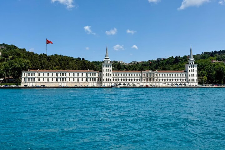 Naturskønt bådkrydstogt på Istanbuls Bosporus-stræde, der viser ikoniske vartegn, foto 35 | wizardtrip