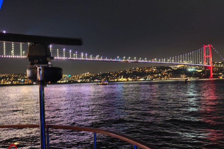 Naturskønt bådkrydstogt på Istanbuls Bosporus-stræde, der viser ikoniske vartegn, foto 37 | wizardtrip