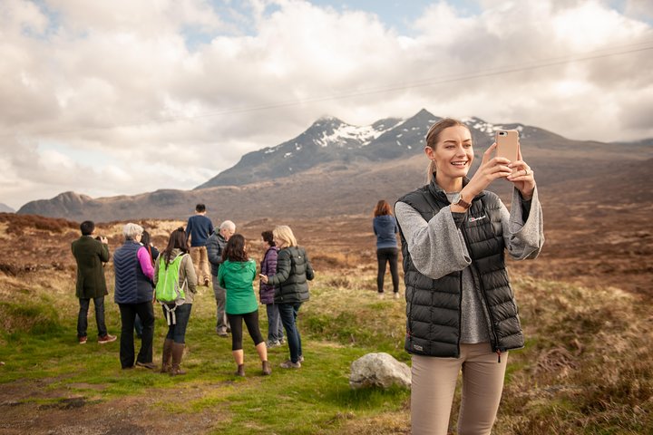 Schilderachtige dagtocht naar Skye en Eilean Donan Castle vanuit Inverness, met dramatische landschappen en historische locaties, foto 6 | wizardtrip