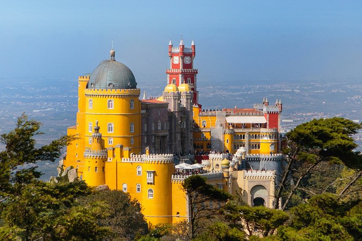 Lisbon: Sintra & Cascais Small Group Tour with Pena Palace Ticket | wizardtrip