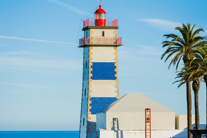 Tour en grupo reducido explorando el Palacio da Pena de Sintra, la costa de Cascais y Cabo da Roca desde Lisboa, foto 8 | wizardtrip