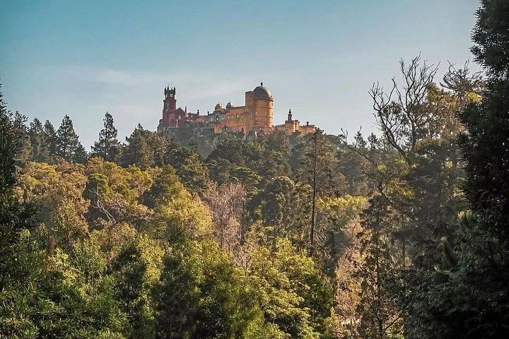 Tour en grupo reducido explorando el Palacio da Pena de Sintra, la costa de Cascais y Cabo da Roca desde Lisboa, foto 13 | wizardtrip