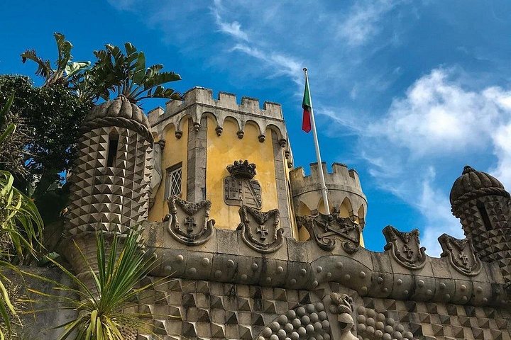 Tour en grupo reducido explorando el Palacio da Pena de Sintra, la costa de Cascais y Cabo da Roca desde Lisboa, foto 22 | wizardtrip