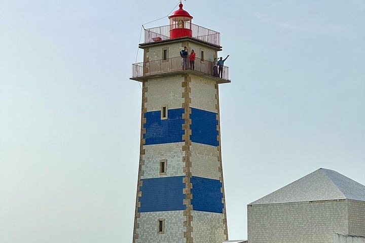 Tour en grupo reducido explorando el Palacio da Pena de Sintra, la costa de Cascais y Cabo da Roca desde Lisboa, foto 23 | wizardtrip