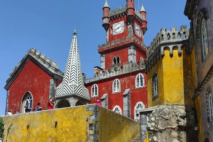 Tour en grupo reducido explorando el Palacio da Pena de Sintra, la costa de Cascais y Cabo da Roca desde Lisboa, foto 26 | wizardtrip