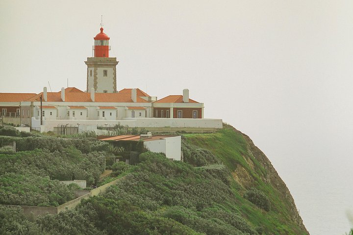 Tour en grupo reducido explorando el Palacio da Pena de Sintra, la costa de Cascais y Cabo da Roca desde Lisboa, foto 27 | wizardtrip