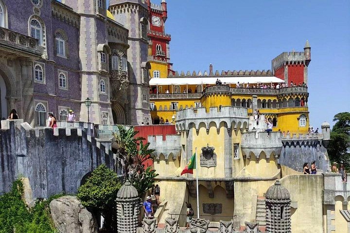 Tour en grupo reducido explorando el Palacio da Pena de Sintra, la costa de Cascais y Cabo da Roca desde Lisboa, foto 29 | wizardtrip