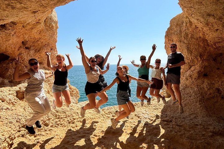 Tour guiado de dia inteiro a partir de Faro explorando a deslumbrante costa, grutas e vilas do Algarve, foto 6 | wizardtrip