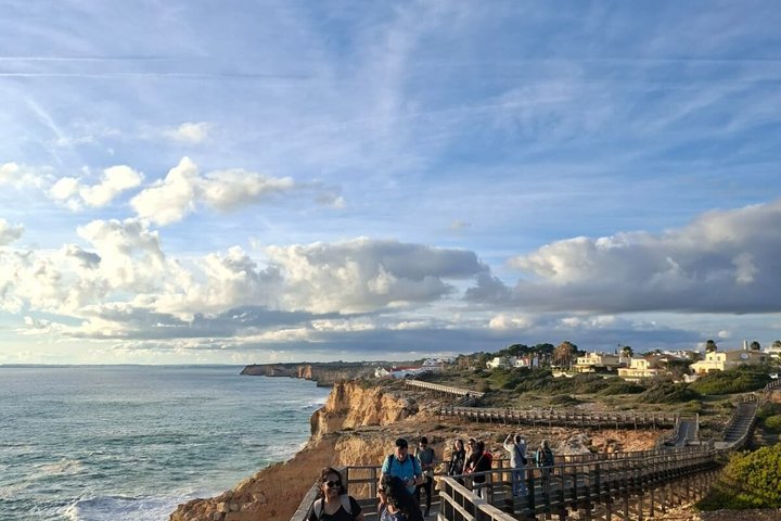 Tour guiado de dia inteiro a partir de Faro explorando a deslumbrante costa, grutas e vilas do Algarve, foto 8 | wizardtrip