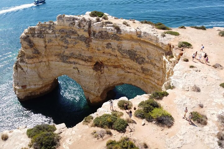 Tour guiado de dia inteiro a partir de Faro explorando a deslumbrante costa, grutas e vilas do Algarve, foto 15 | wizardtrip
