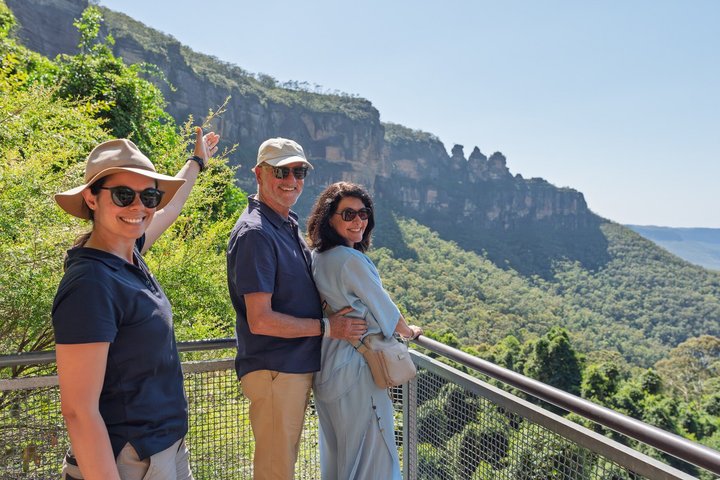 Scenic day trip to the Blue Mountains from Sydney, featuring iconic landmarks, wildlife, and a ferry cruise, photo 1 | wizardtrip