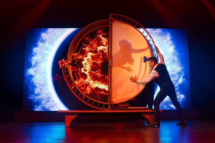 Aanschouw ongelooflijke illusies en boeiende optredens bij Niagara Magic Live in Niagara Falls, Canada, foto 6 | wizardtrip