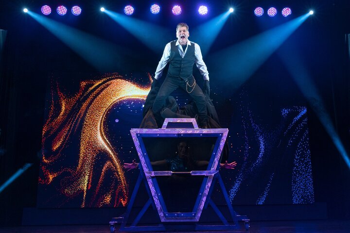 Aanschouw ongelooflijke illusies en boeiende optredens bij Niagara Magic Live in Niagara Falls, Canada, foto 7 | wizardtrip