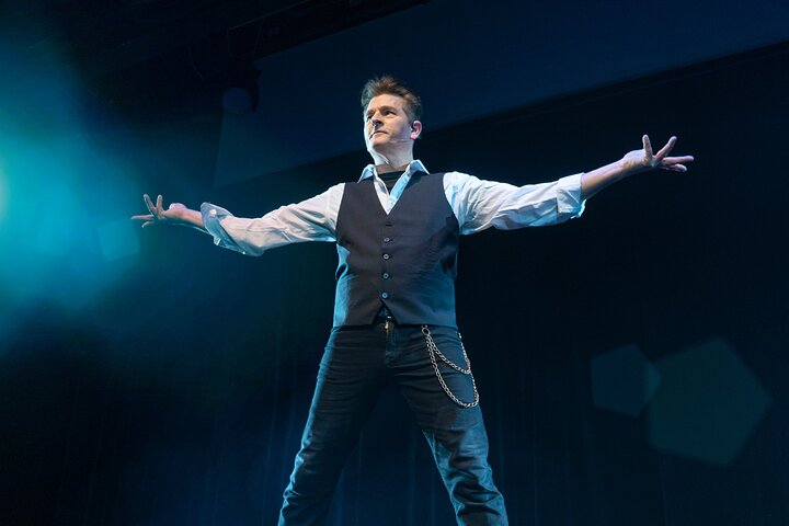 Aanschouw ongelooflijke illusies en boeiende optredens bij Niagara Magic Live in Niagara Falls, Canada, foto 10 | wizardtrip