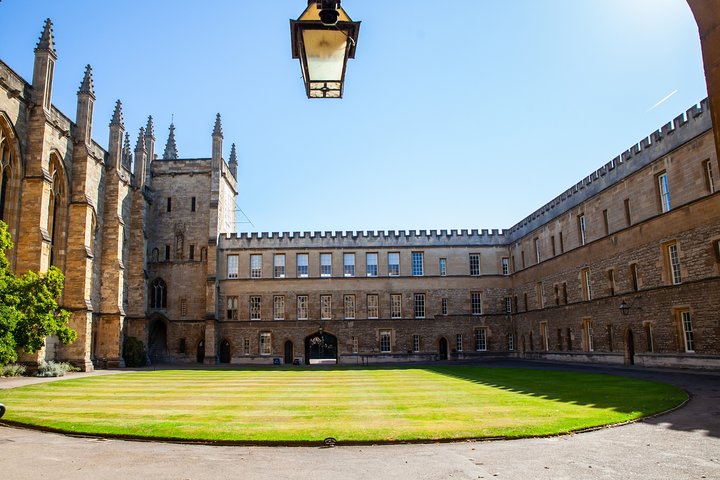 Explorez les collèges historiques et les monuments emblématiques de l'Université d'Oxford lors d'une visite guidée prolongée, photo 12 | wizardtrip