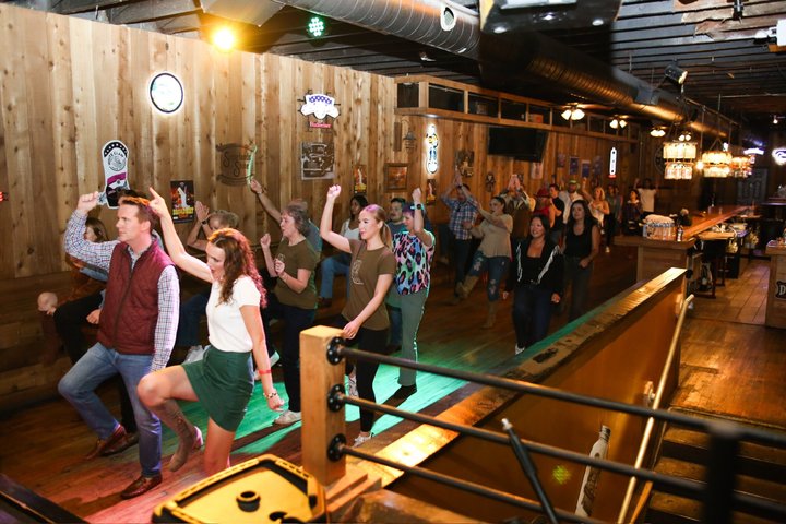 Lernen Sie Country Line Dance in einem Nashville Honky Tonk mit einem Erinnerungsvideo, Foto 10 | wizardtrip