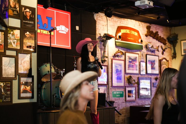 Lernen Sie Country Line Dance in einem Nashville Honky Tonk mit einem Erinnerungsvideo, Foto 12 | wizardtrip