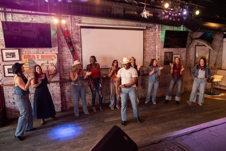 Lernen Sie Country Line Dance in einem Nashville Honky Tonk mit einem Erinnerungsvideo, Foto 19 | wizardtrip