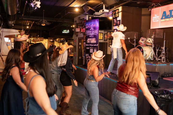 Lernen Sie Country Line Dance in einem Nashville Honky Tonk mit einem Erinnerungsvideo, Foto 21 | wizardtrip