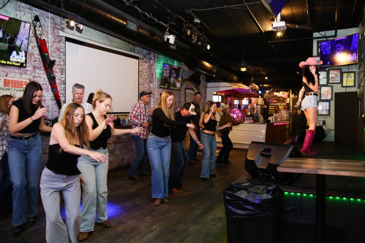 Lernen Sie Country Line Dance in einem Nashville Honky Tonk mit einem Erinnerungsvideo, Foto 31 | wizardtrip