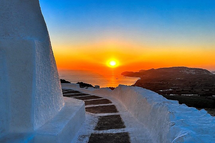 Visite privée capturant les vues emblématiques de Santorin et les lieux de photo cachés à Oia, Fira et dans des endroits pittoresques, photo 10 | wizardtrip