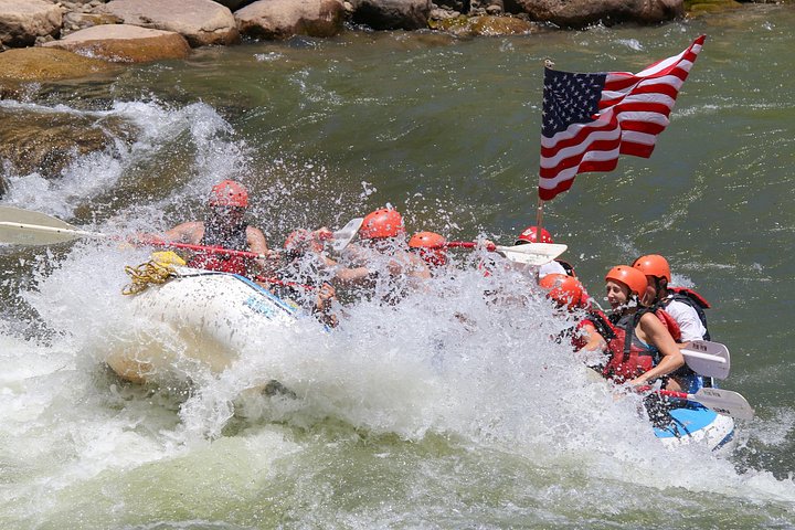 Disfruta de un pintoresco recorrido de rafting de medio día por el río Animas Inferior en Durango, Colorado, con rápidos emocionantes y hermosas vistas, foto 9 | wizardtrip