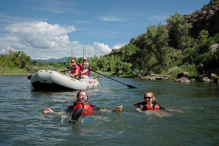 Disfruta de un pintoresco recorrido de rafting de medio día por el río Animas Inferior en Durango, Colorado, con rápidos emocionantes y hermosas vistas, foto 13 | wizardtrip